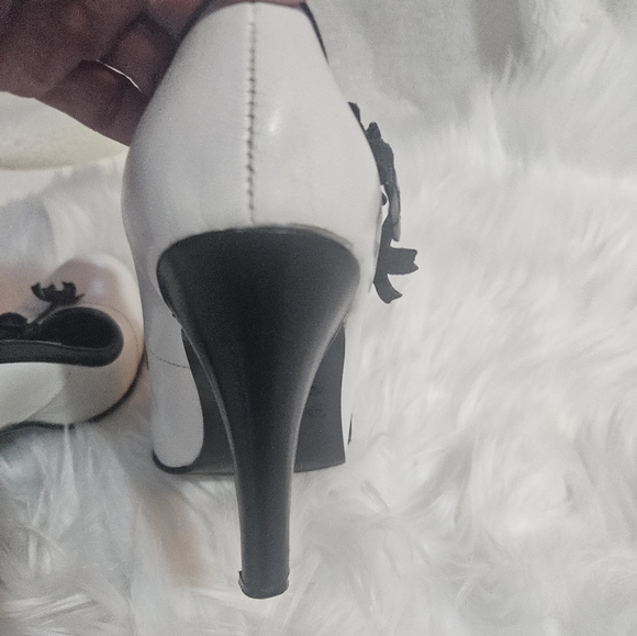 Vintage N.Y.L.A. Heels - Picture 7 of 14